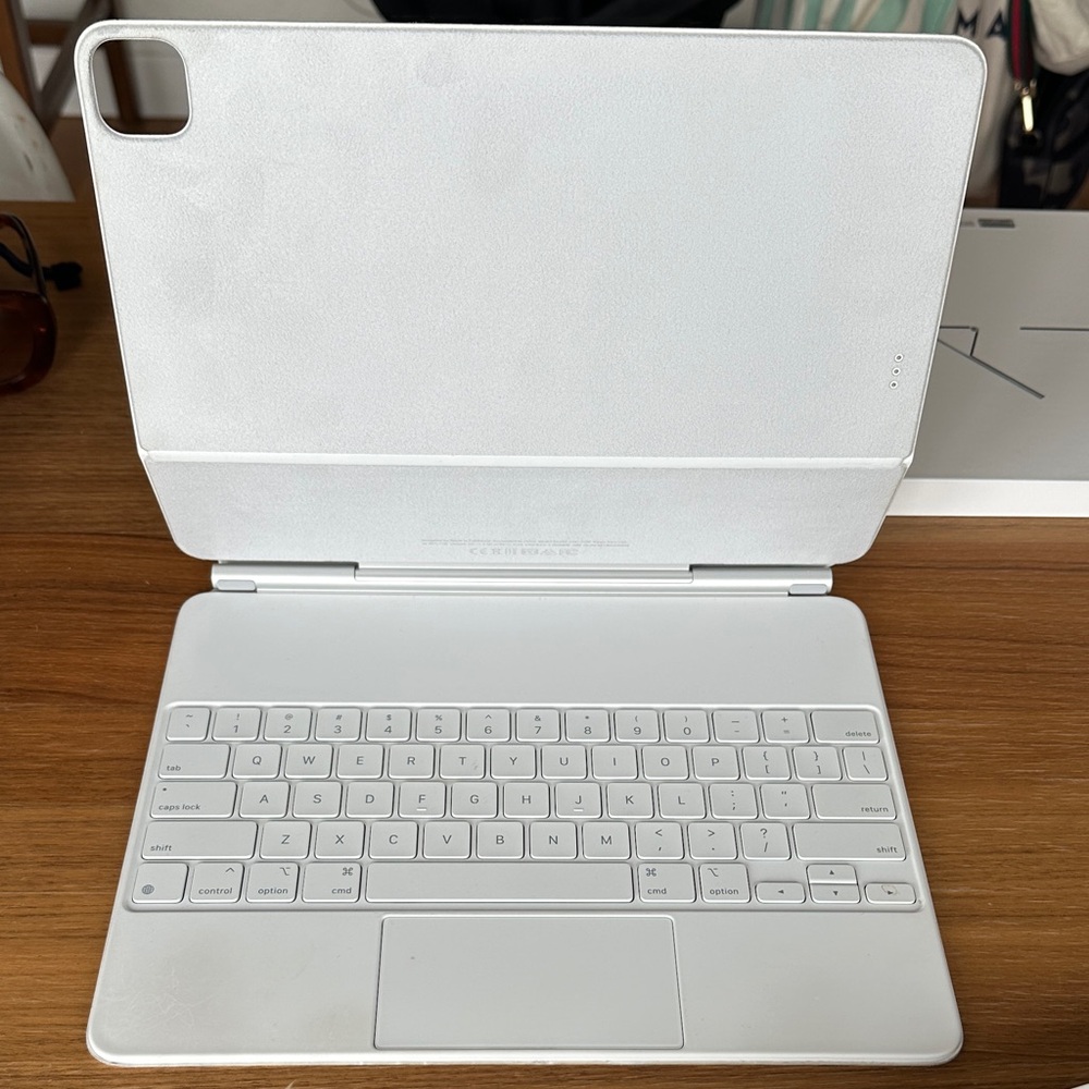 White IPad Magic Keyboard 13-inch